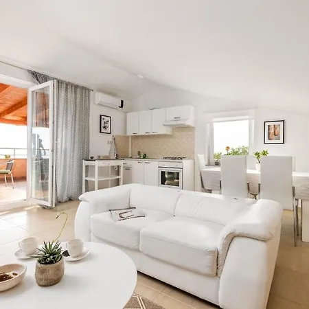 Julijana Apartament Dramalj